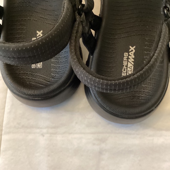 SKETCHERS GOGA MAX SANDALS ( Size: 10) PREOWNED - Picture 4 of 9